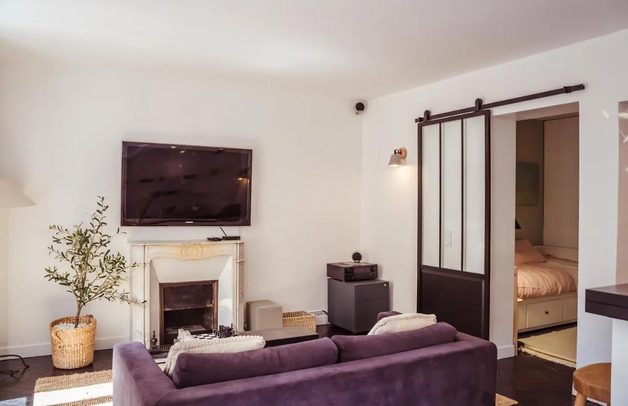 Appartement Newly Remodeled 2Bed Apt With Elevator - Mobility Lease For Students And Work Only- Minimum 30 Night Stays Parijs